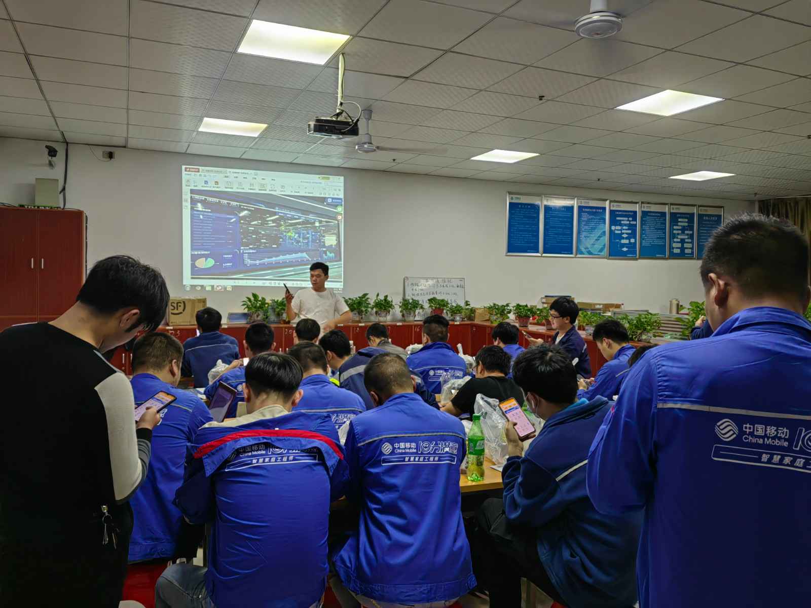 沈阳谢刚供应链管理有限公司为中移铁通有限公司安全用电培训